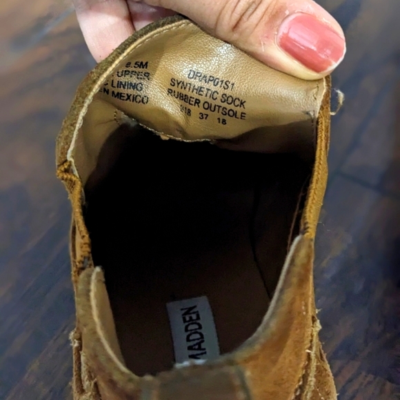 Steve Madden Chelsea boots - Picture 3 of 6